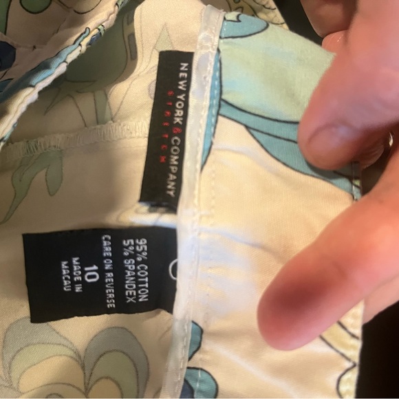 New York & Company Cropped Paisley pants Size 10 - Picture 6 of 9